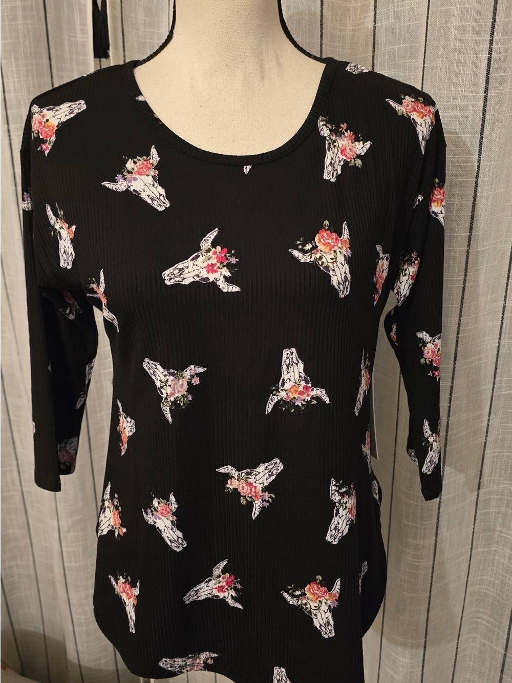 Black Floral Skull-Print Long Sleeve Tee